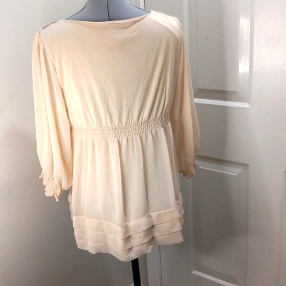 I (e Cream Rosette Top Size Large - Picture 6 of 8